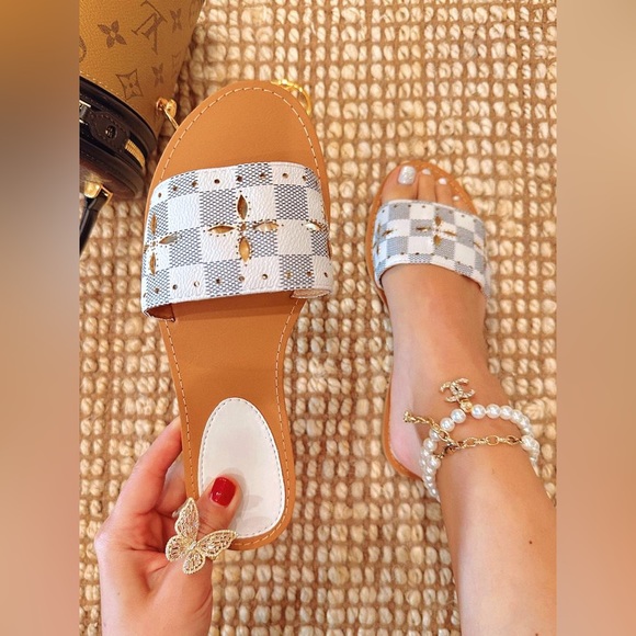 Shoes - Ivory Gray Checkered One Band Sandal